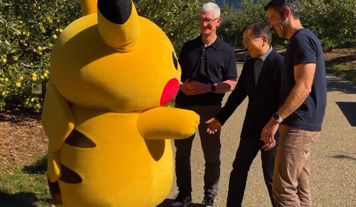Pikachu visita Apple Park: dopo l'addio Tim Cook si metterà a cercare Pokémon?