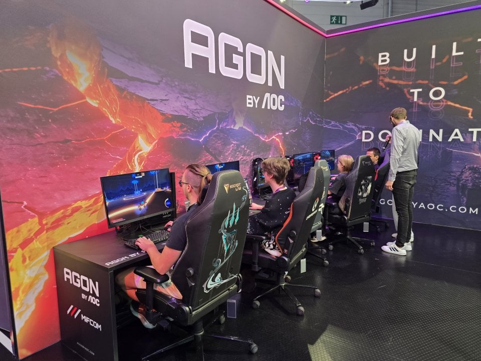 Gamescom 2026, dal pro player al sim racer: quale monitor AOC, AGON by AOC o Philips Evnia scegliere