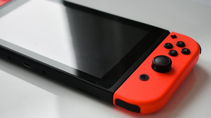 Nintendo's Latin America VP says there are no plans to ditch physical games