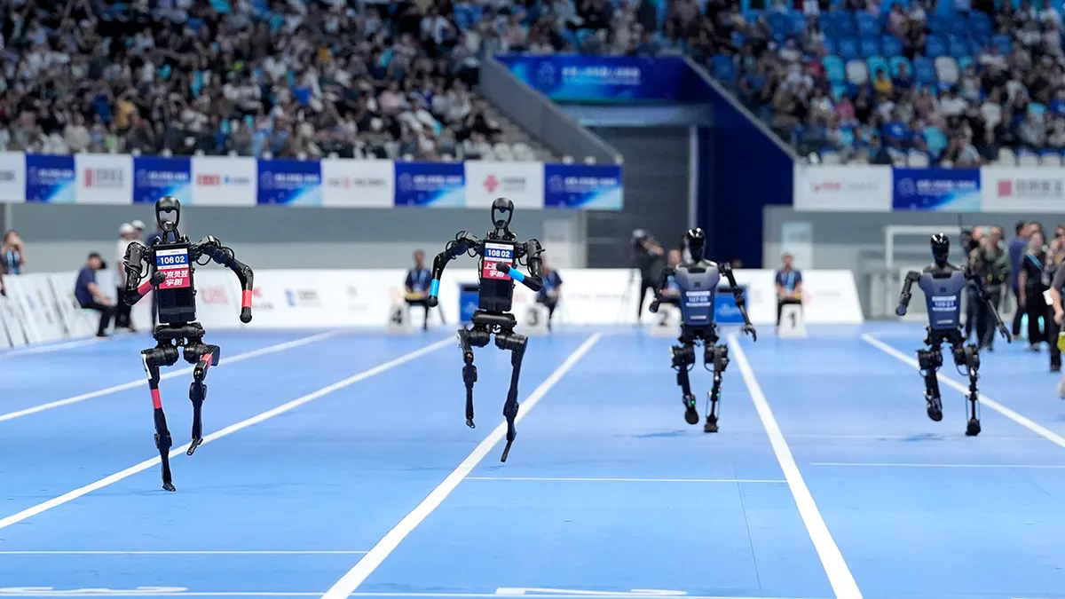 Un robot corría a toda velocidad, no frenó y quedó envuelto en chispas